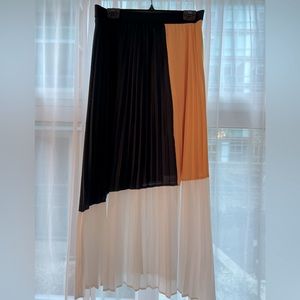 Long pleated Karl Lagerfeld women’s skirt M